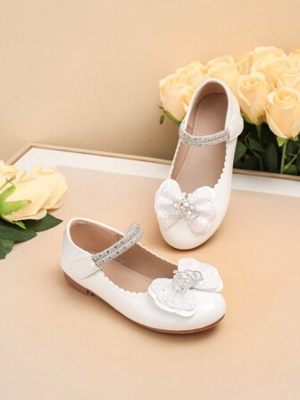 1 par de sapatos infantis antiderrapantes com decoração de coroa de borboleta fofa, adequados para todas as estações