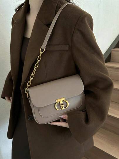 大号五金装饰复古链条小方包，美亚德配色时尚百搭，单肩腋下包是女性通勤必备