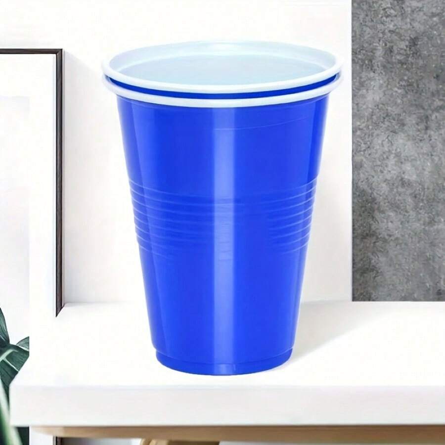Juego de 50 unidades, Vasos de plástico desechables de 16 onzas de color rojo o azul - Suministros para fiestas y festividades para cumpleaños, bodas, Halloween, Acción de Gracias, Navidad - Vino y café - Azul y blanco - Ver 1