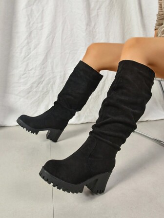 Höst/vinter mode matchande huvtröja, damstövlar med tjock klack och veckade mid-calf-mönster, mångsidiga