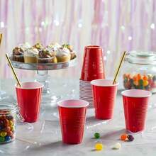 Juego de 50 unidades, Vasos de plástico desechables de 16 onzas de color rojo o azul - Suministros para fiestas y festividades para cumpleaños, bodas, Halloween, Acción de Gracias, Navidad - Vino y café - Azul y blanco - Ver 3