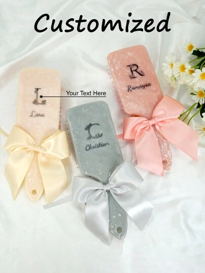 1 perie de păr personalizată, pieptene mare pătrat cu pernă de aer cu mâner, perie de descurcare cu panglică, cadouri de Ziua Mamei, perie de păr, multifuncțională, ornamentală, cu litere, culoare solidă, rafinată, elegantă, vintage, modernă, colorată, timp liber, de bază, casual, moale, unică, personalizată, cadouri ideale pentru ea, prietena, iubitul ei, prieteni, piepteni personalizați, frumusețe strălucitoare și suculentă de vară, frumusețe și sănătate, editare de Halloween, cadou perfect pentru suvenir de nuntă