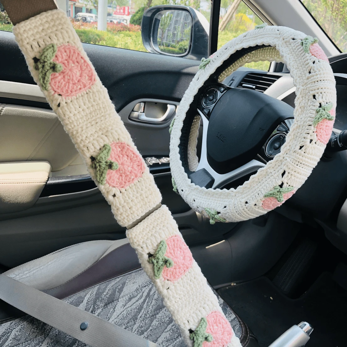 onEternal Handmade Crochet Strawberry Steering Wheel Cover And Seat Belt Cover Car Decor Set Interior Decoration - 均碼 - 查看 1