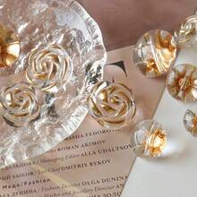 10/20 sztuk Akrylowe Przezroczyste Złote Tłoczenie Na Gorąco Grzyb Róża Kwiat Dekoracyjne Guziki Do Swetra Dzianinowego Płaszcza Szyte Ręcznie DIY Craft