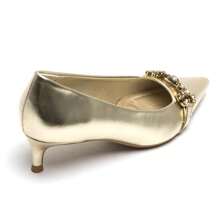 Bomba negra con tacón pequeño adornada con rhinestones y hebillas metálicas - Estilo elegante - Dorado - Ver 4