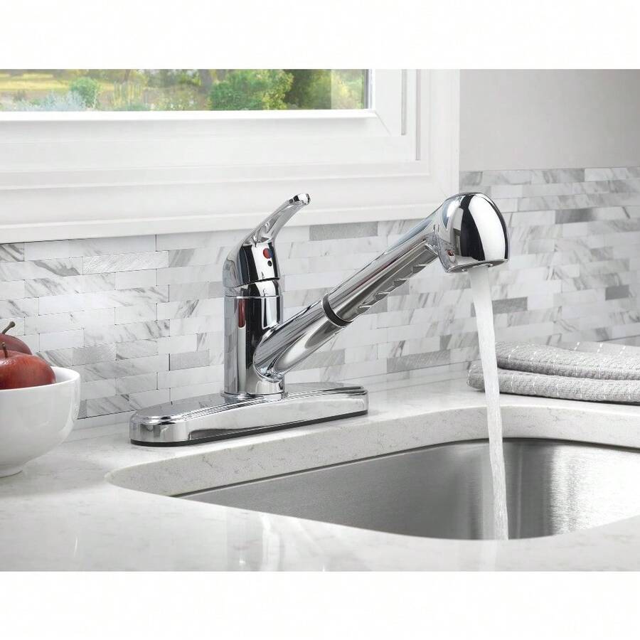 Single Handle Kitchen Sink Faucet With PullOut Sprayer And Chrome