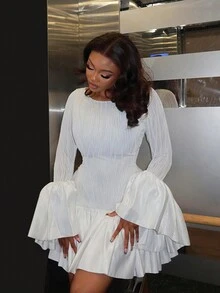 新款时尚女士优雅修身圆领喇叭袖泡泡短裙，秋季