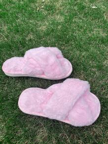 Spersonalizowane spersonalizowane kapcie ślubne Mrs Bride Puszyste kapcie z perłowymi literami Prezent dla druhny na wieczór panieński