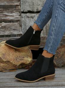 2025年秋冬时尚搭配黑色连衣裙，2024年女士时尚踝靴和短靴，尖头设计，粗跟鞋，修身短靴，女士