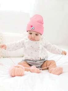 1顶带有爱心字母的婴儿针织帽，柔软温暖，适合新生儿及秋冬季儿童日常使用。 - 彩色 - 查看 2