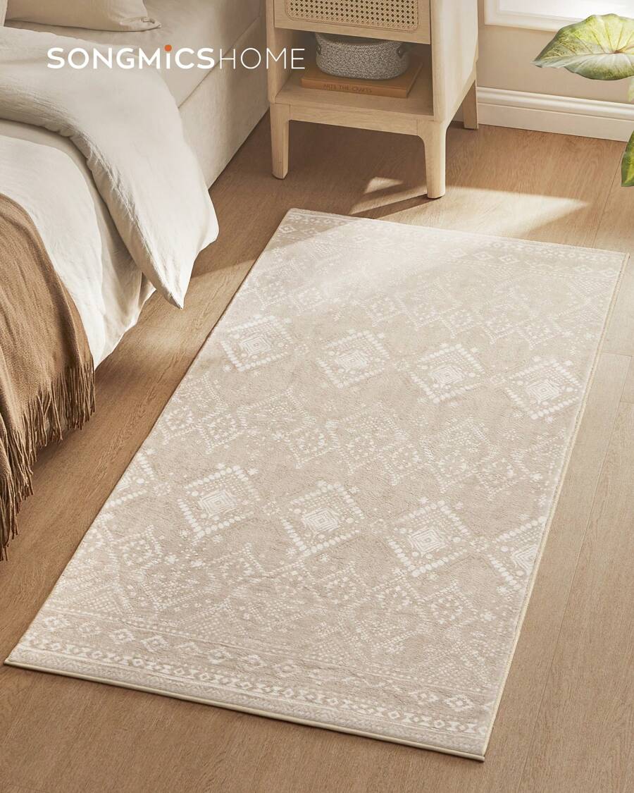 SONGMICS Tapis Décoratif, Tapis de Chambre 80 x 150 cm, Tapis de Salon, Tapis antidérapant, pour Salon, Lavable en Machine, Style Bohème, Beige Cappuccino - Beige - Voir 1
