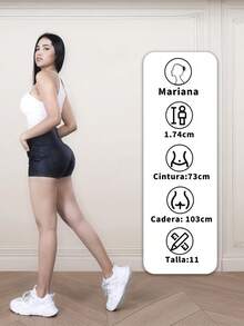 Pantalones Cortos, Short Negro de Vinipiel, Ajustados con Doble Boton, Look Moderno y Sensual para Dama - Negro - Ver 5