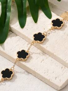 1pc Retro Metal Lucky Clover Bracelet For Women, Party/Wedding Gift (Needs To Remove Film For Black Color) Valentines,Mom,Mother,Mother's Day,Gift - Black - View 2