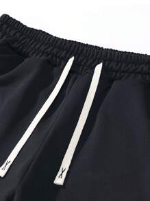 两件套男士长袖马匹印花 Polo 衫搭配黑色运动裤，休闲运动装，适合日常外出和秋季穿着。 - 黑色 - 查看 7
