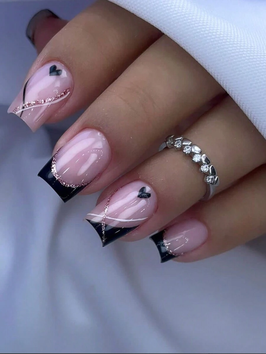 Bộ 24 móng giả, nâng cấp bộ móng của bạn ngay lập tức! Móng giả vuông ngắn, thiết kế viền đen kiểu Pháp, họa tiết đường kẻ, bộ móng giả hình trái tim phủ kín toàn bộ móng, bao gồm 1 dũa móng và 1 miếng dán keo móng. Quà tặng cho các cô gái, các bà mẹ và phụ nữ, bộ làm trắng móng, móng giả có thể tháo rời, phù hợp cho các dịp lễ, tiệc tùng, hẹn hò và sử dụng hàng ngày. Móng giả dán, dụng cụ làm móng nghệ thuật.