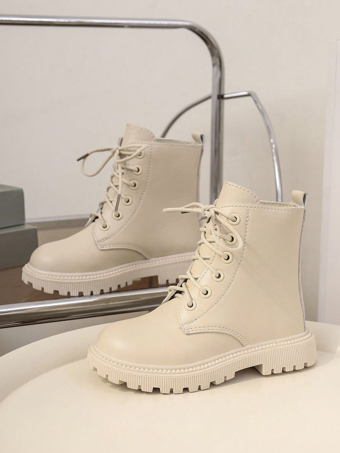 زوج من البوت الكاحل بسحاب للأطفال/الأطفال الصغار ب...