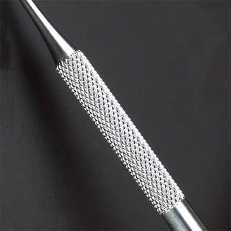 不锈钢嵌甲清洁器 - 弧形指甲勺，用于去除污垢，防滑手柄，易于使用的修脚工具，用于深层指甲沟清洁