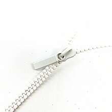 1.2米尼龙拉链线有线耳机，通用3.5毫米圆形插头，入耳式有线耳塞，带免提通话功能，金属耳塞，适用于安卓手机和电脑，兼容、笔记本电脑等设备。适用于iOS/安卓用户，是送给家人、朋友、孩子、生日、圣诞节、冬季、节日礼物的理想之选。简约美观，佩戴舒适，带麦克风功能，享受清晰音质，也是一款适合手机和电脑的运动耳机。 - 黑色 - 查看 8