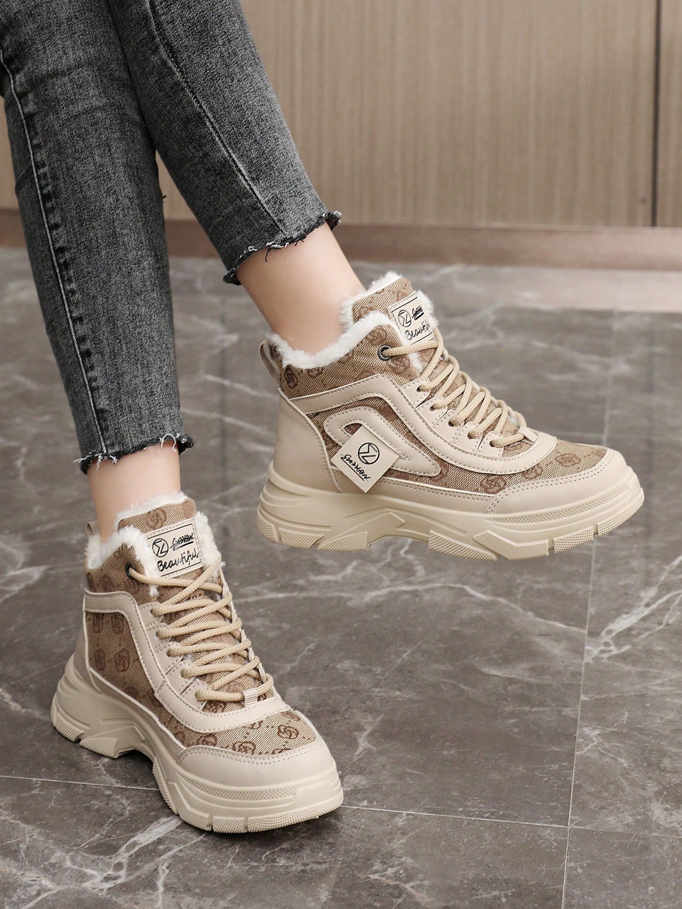 زوج من بوت الثلج متوسطة الطول للنساء، بأصبع قدم مس...