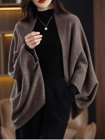 1件女士新款羊绒针织多功能宽松开衫披肩，适合秋冬季穿着