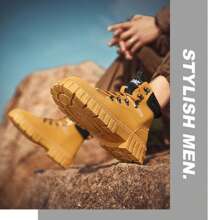 shein Botas de hombre, ropa de trabajo para exteriores, botas británicas impermeables de color amarillo cálido, botas de cowboy de color amarillo trigo con suela blanda.