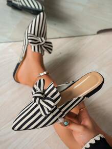Mulas de mujer con puntera puntiaguda, diseño de rayas verticales con lazo, de uso casual, color negro y blanco, zapatillas planas versátiles para uso en interiores/exteriores, sueltas y relajadas, de moda, para primavera/otoño, Día de San Valentín