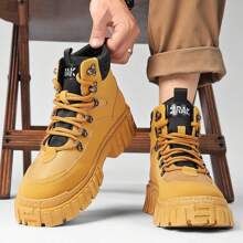 shein Botas de hombre, ropa de trabajo para exteriores, botas británicas impermeables de color amarillo cálido, botas de cowboy de color amarillo trigo con suela blanda.