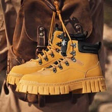 shein Botas de hombre, ropa de trabajo para exteriores, botas británicas impermeables de color amarillo cálido, botas de cowboy de color amarillo trigo con suela blanda.
