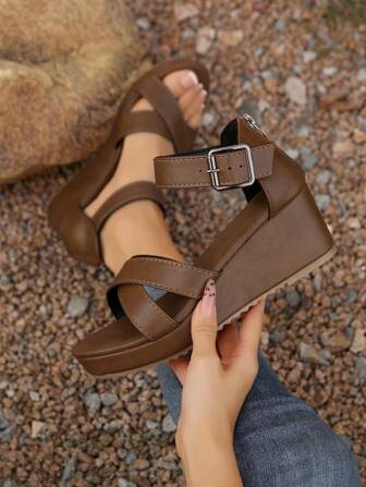 女士舒适厚底坡跟交叉带防滑软底圆头纯色带扣凉鞋