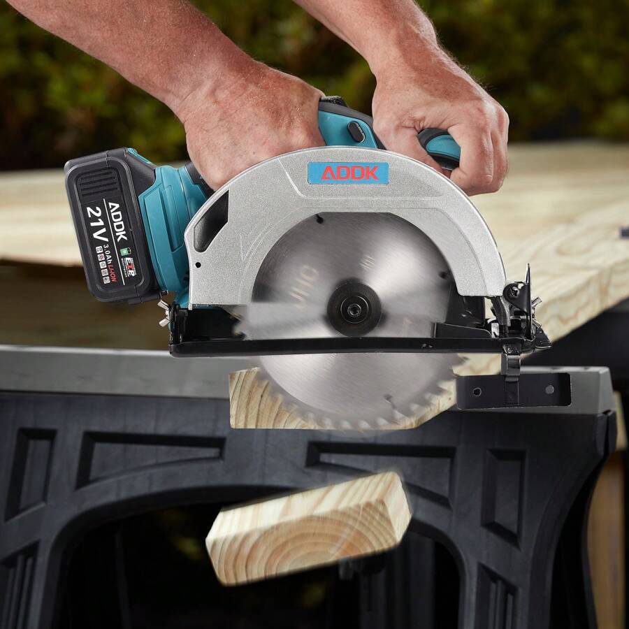 Scie Circulaire Sans Fil 750W - Coupe Bois Et Plastique Jusqu'à 90 Mm - Compatible Batteries Makita