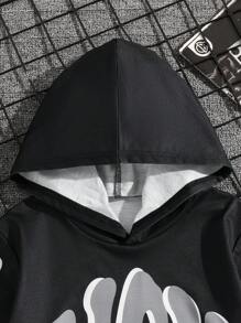 1 件男童休闲火焰和字母“RICHSOON”印花连帽卫衣，秋冬