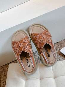 1 par de sandalias de verano con puntera abierta, diseño bordado transpirable, sandalias de playa versátiles antideslizantes para niñas