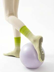 3/5 Pairs Of Multi-Color Gradient Knitted Mid-Tube Yoga Socks, Silicone Non-Slip, Sweat-Absorbent And Breathable, Suitable For Pilates, Outdoor Fitness, Running, Sports Socks, Indoor Dance Rope Skipping Floor Socks, For Gym