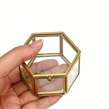 1 szt. Luksusowe sześciokątne szklane pudełko ekspozycyjne na biżuterię - ozdobne pudełka do przechowywania i organizacji - mosiężna rama, prezent ślubny, pierścionek, bransoletka, uchwyt na kolczyki, dzień matki, wiosenny wystrój pokoju domowego, stylowe etui do przechowywania dla kolekcjonerów biżuterii, słońce, podróż, fajny powrót do szkoły