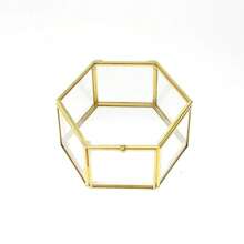 1 szt. Luksusowe sześciokątne szklane pudełko ekspozycyjne na biżuterię - ozdobne pudełka do przechowywania i organizacji - mosiężna rama, prezent ślubny, pierścionek, bransoletka, uchwyt na kolczyki, dzień matki, wiosenny wystrój pokoju domowego, stylowe etui do przechowywania dla kolekcjonerów biżuterii, słońce, podróż, fajny powrót do szkoły