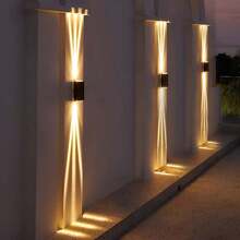 Triple Beam LED Up And Down Wall Light, Decorative Outdoor Wall Light Floodlight Outdoor Lighting Fixture Bright Deck Light Outdoor Fence Solar Light For Patio Yard Porch, Outdoor Garden Lighting For Pathway, Yard, Patio