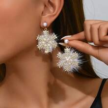 1 Pair Elegant Sexy Silver-Plated Snowflake Pendant Earrings Decorated With Rhinestones & Pearls, Alloy Christmas Holiday Earrings With Fuzzy Ball Details, Suitable For Daily Wear And Festival Celebration