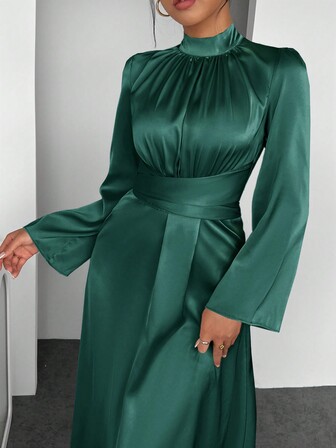 Damer i enfärgad rund hals med bälte, utsvängda ärmar satin Elegant anspråkslös långärmad klänning, för vår och höst