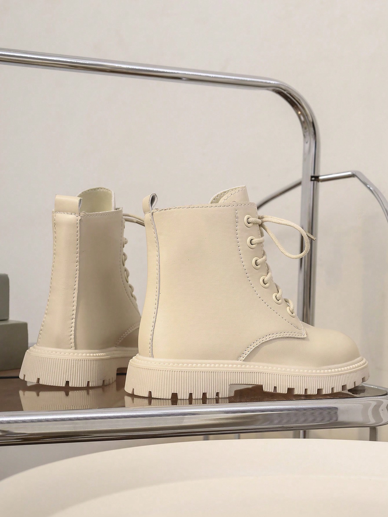 زوج من البوت الكاحل بسحاب للأطفال/الأطفال الصغار ب...