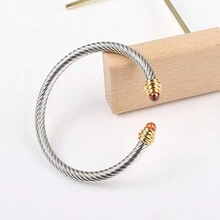 “1 件经典复古、不褪色、不生锈的 18K 镀金不锈钢可开口手链，适合作为送给女朋友的礼物、生日礼物、节日礼物和日常佩戴。” - 彩色 - 查看 3