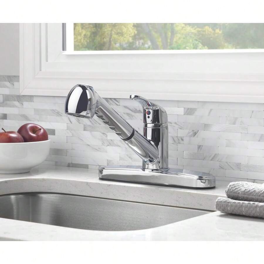Single Handle Kitchen Sink Faucet With PullOut Sprayer And Chrome