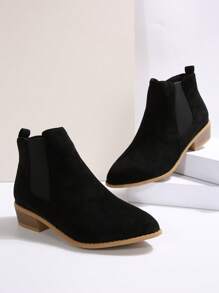 2025年秋冬时尚搭配黑色连衣裙，2024年女士时尚踝靴和短靴，尖头设计，粗跟鞋，修身短靴，女士