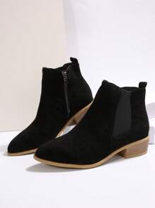 2025年秋冬时尚搭配黑色连衣裙，2024年女士时尚踝靴和短靴，尖头设计，粗跟鞋，修身短靴，女士