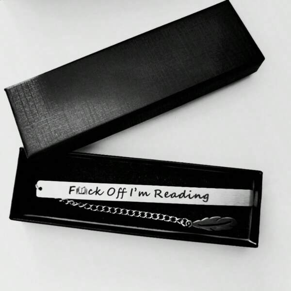 1 Set Personalizado de Marcapáginas y Llavero de Acero Inoxidable Delgado con Patrón de Plumas, con el diseño grabado "F*Ck Off I'm Reading", regalo literario creativo, viene en una caja de regalo, regalo de agradecimiento para el maestro