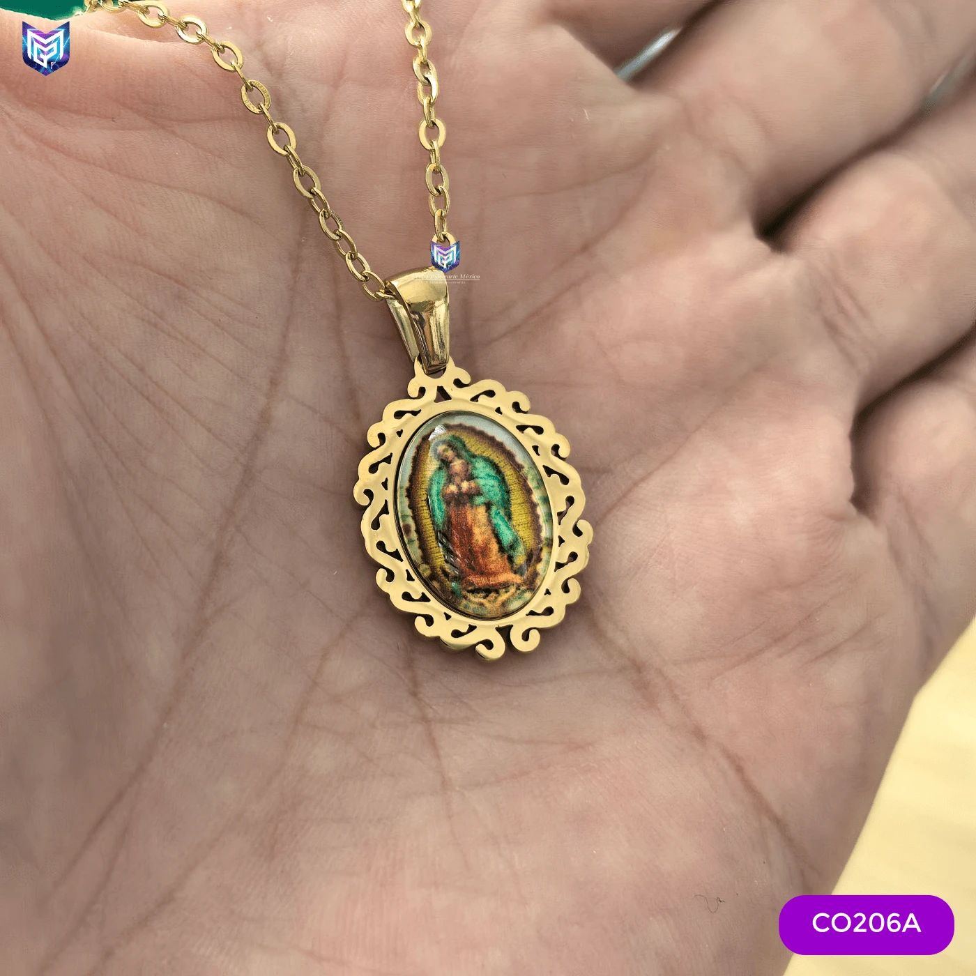 1pza Collar con dije de resina de la Virgen de Guadalupe elaborado en acero inoxidable - Dorado - Ver 1