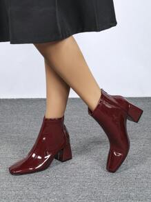 秋冬女式新款时尚踝靴百搭性感约会舒适粗高跟方头短靴，搭配连帽衫，女靴