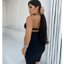 Vestido Vermelho Curto Tomara que Caia com Fenda na Perna e Amarração nas Costas - Natal 2025 - Preto - Visão 2