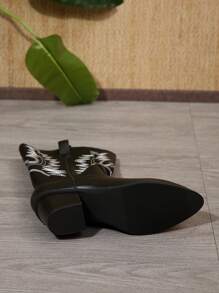 Women's Black Embroidered Chunky Heel V-Cut Western Style Ankle Boots