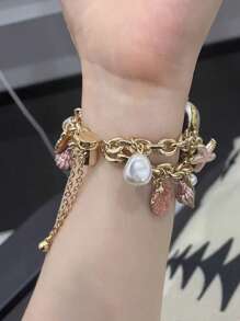 1pc Compatible With Apple Watch Bracelet Apple WatchBand Women's Exquisite Pendant Bracelet Gold Compatible With Apple Watch Strap 38/40/41/42/44/45/46/49mm Ultra 2/1 Marine Metal Bracelet With Pink Starfish, Pearl Conch And Shell Pendant Bohemian Holiday Style Creative Dopamine Color System Is Suitable For Apple Watch Series 9/8/7/6/5/SE4/3/2/1. Apple Watchband Accessories