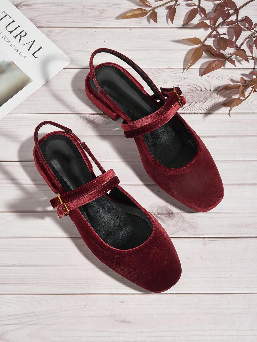 Giày sandal cao gót mũi vuông đính nơ màu đỏ tía mùa thu 2025, trang phục thường ngày và đi làm